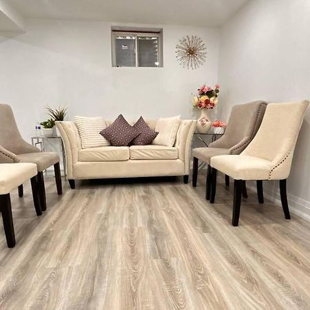 Super Luxury Family Home - 3 Bedrooms, 1 Full Bathroom And 1 Half Washroom With Free Parking, Wifi, Netflix Toronto Dış mekan fotoğraf