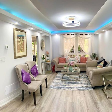 Super Luxury Family Home - 3 Bedrooms, 1 Full Bathroom And 1 Half Washroom With Free Parking, Wifi, Netflix Toronto Dış mekan fotoğraf